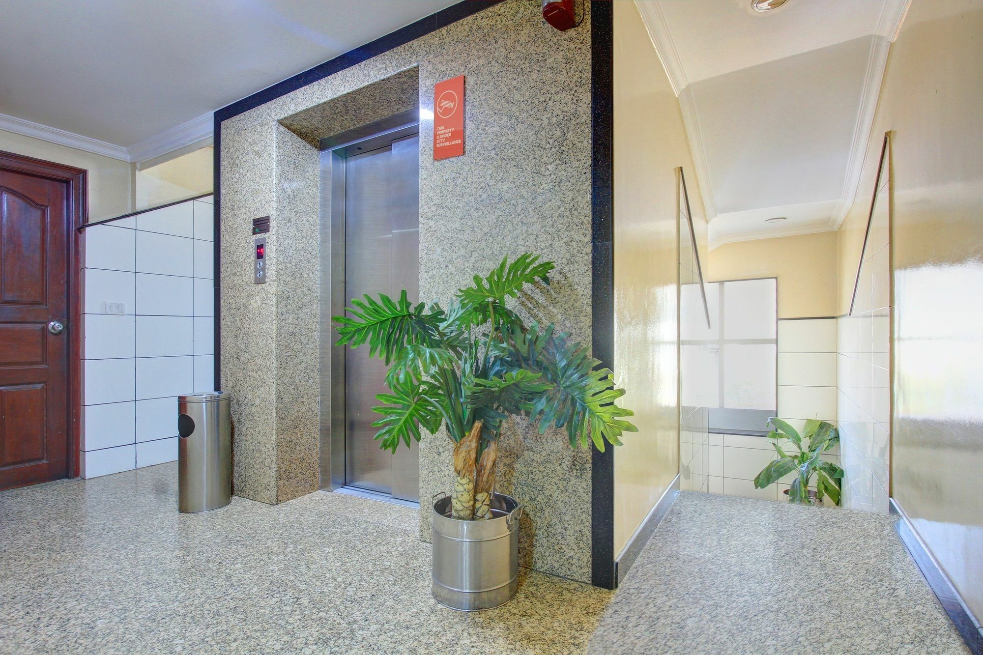 Oyo 11390 Vaibhav Residency Hotel Bangalore Exterior photo